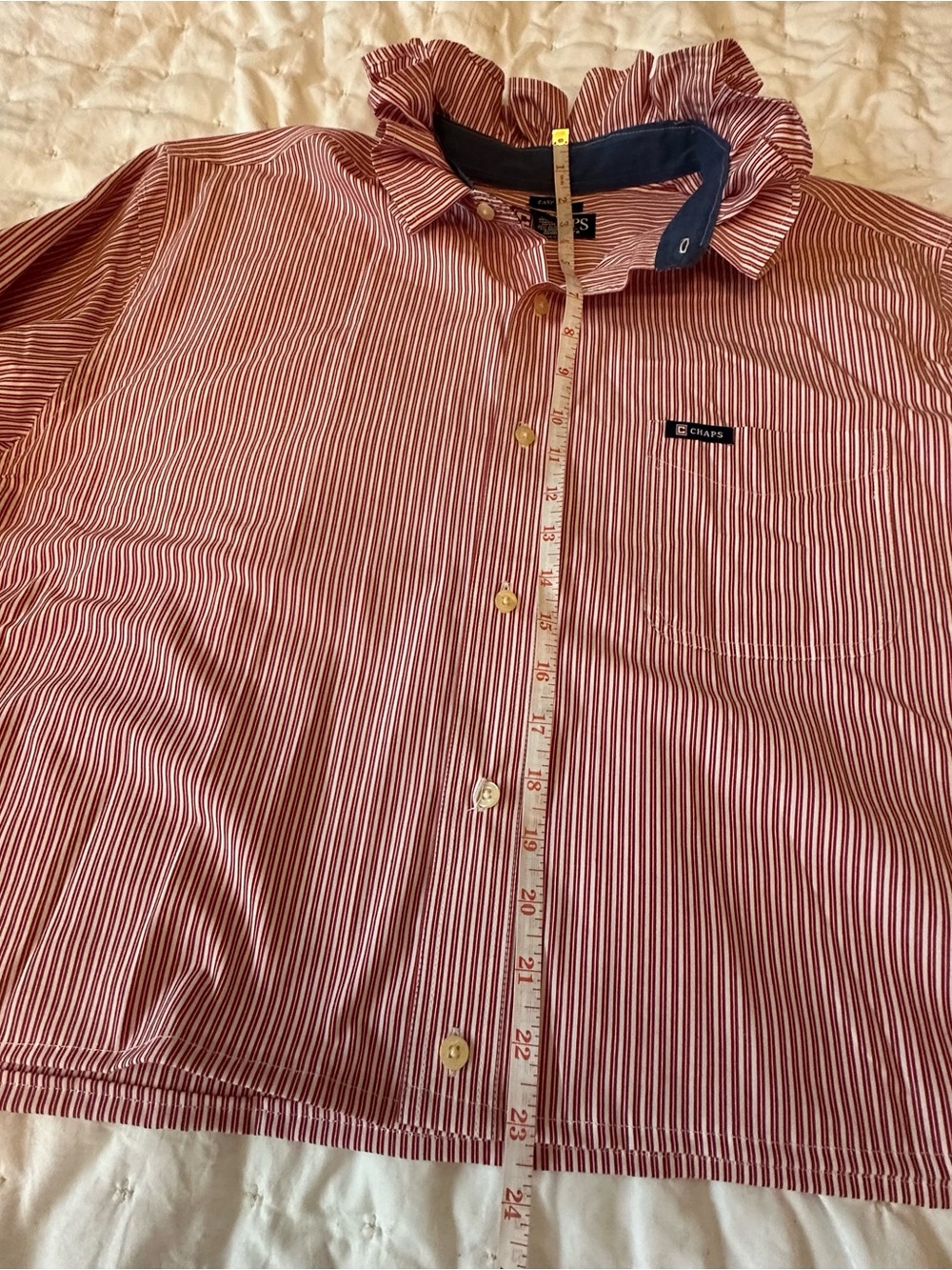 Women - Upcycled (reworked) men’s shirt with ruffled collar - Picture 5 of 7